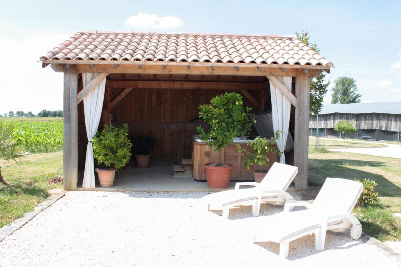 Chambre D'Hotes La Ferme De La Croix. サン・タヴィ・セニュール エクステリア 写真