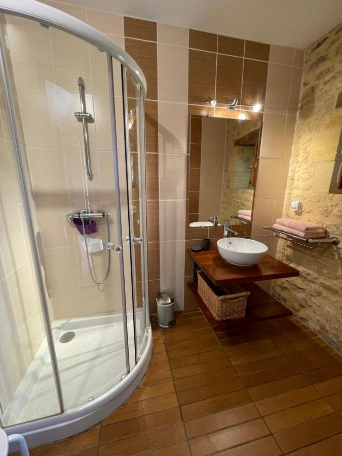 Chambre D'Hotes La Ferme De La Croix. サン・タヴィ・セニュール エクステリア 写真