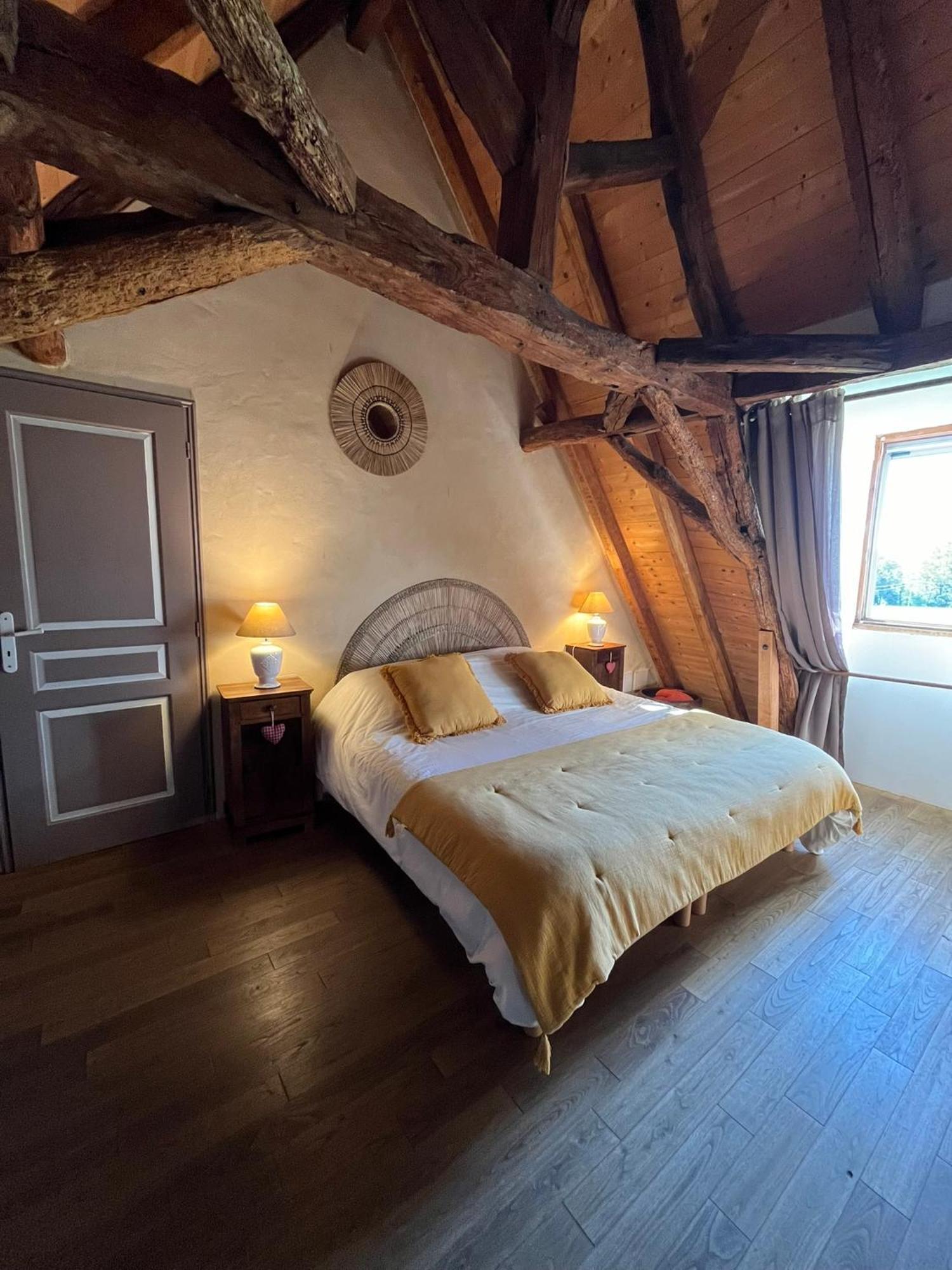 Chambre D'Hotes La Ferme De La Croix. サン・タヴィ・セニュール エクステリア 写真