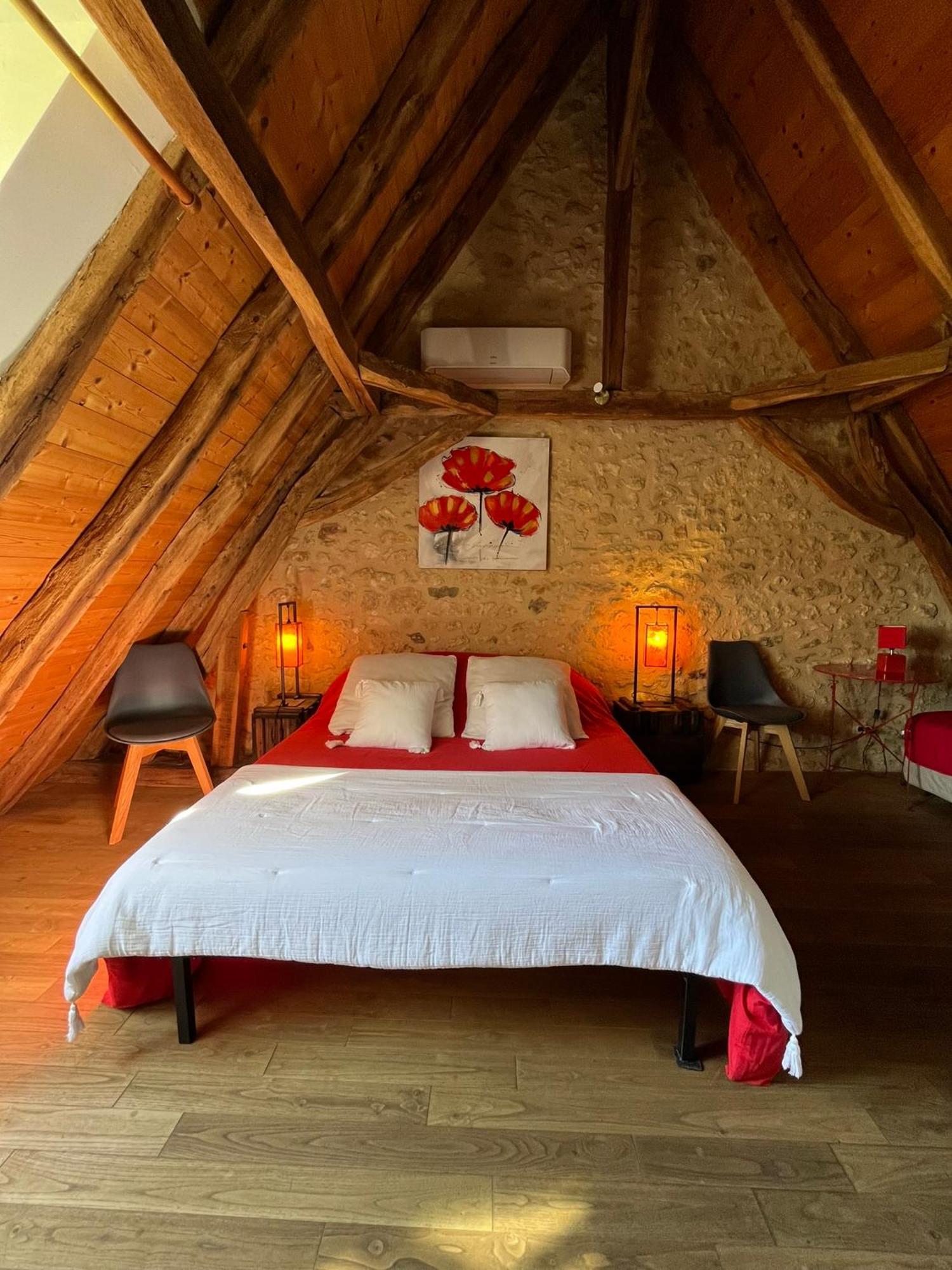Chambre D'Hotes La Ferme De La Croix. サン・タヴィ・セニュール エクステリア 写真